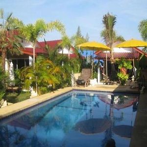 Sanuk Bungalows